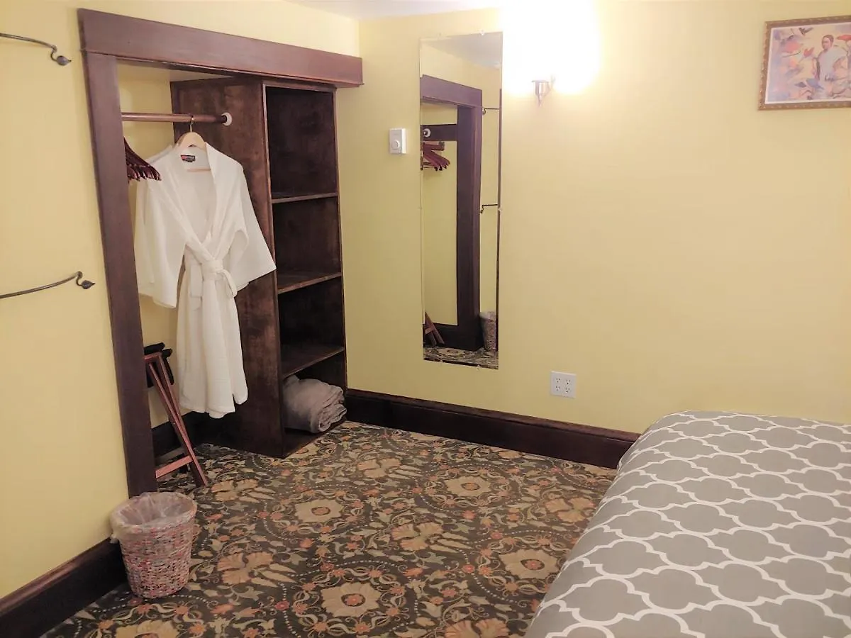 Bluebird Guesthouse Portland USA
