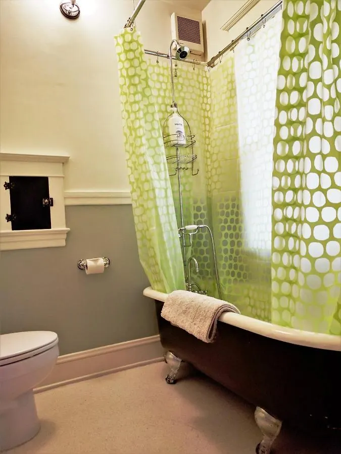 Bluebird Guesthouse Portland 2*,  United States
