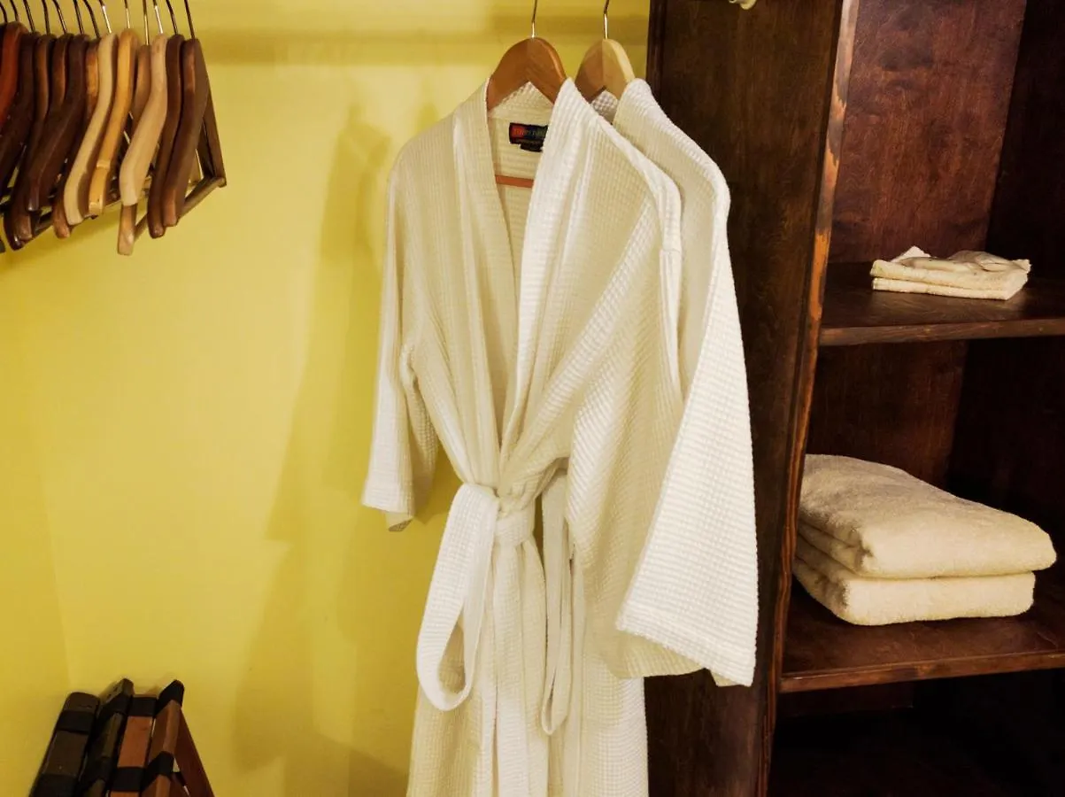 Bluebird Guesthouse Portland 2*,  United States